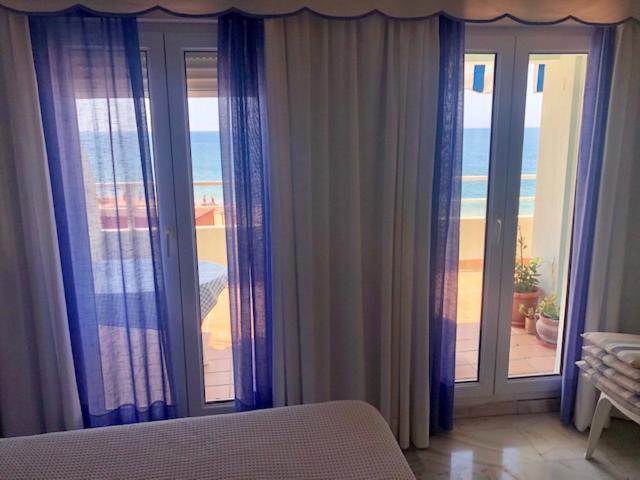 Apartamento Gatu Premium Isabel Terraza,parking,1ºlinea Playa,wifi,vista Al Mar , Preferente Mayores De 25 Anos Y Familias